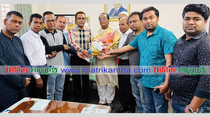 নবনিযুক্ত প্রতিমন্ত্রী খৈয়মকে দৈনিক  মাতৃকণ্ঠ’র পক্ষ থেকে ফুলেল অভিনন্দন